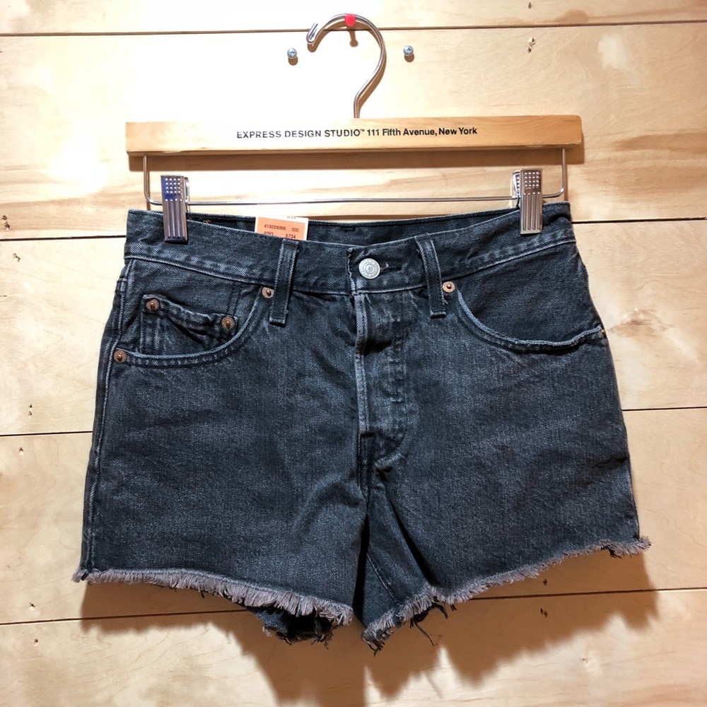 High waisted black Levi’s shorts